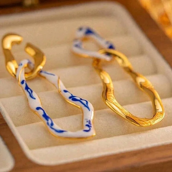 Asymmetrical white & blue enamel gold dangle earring; nwot - Picture 4 of 7